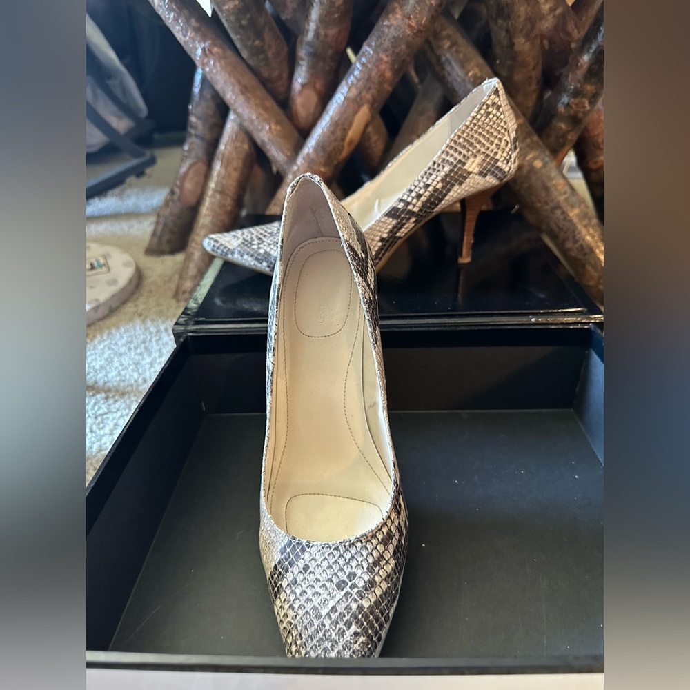 Snake like heels